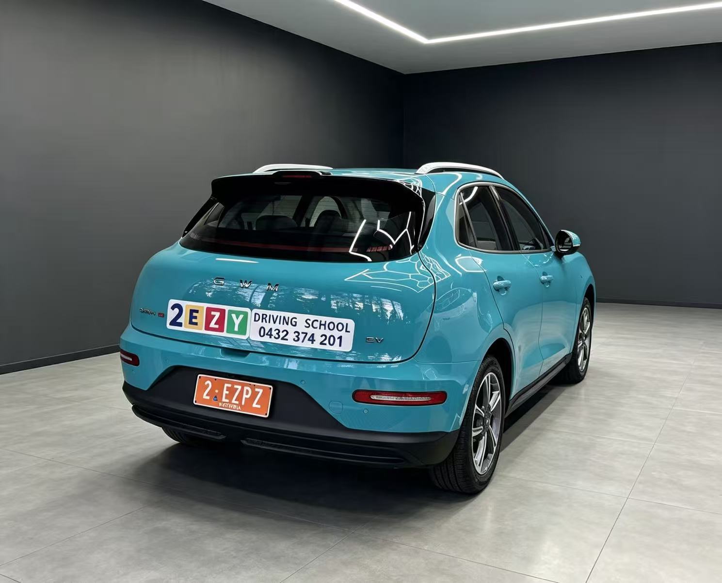 Modern ORA 5 dual-control driving school training car